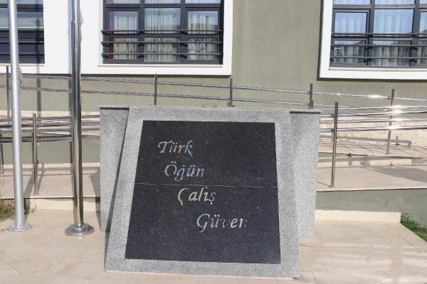 Denizli'de Atatürk büstünü çöpe attı bayrağı kesti! Söyledikleri şok etti - Resim: 1