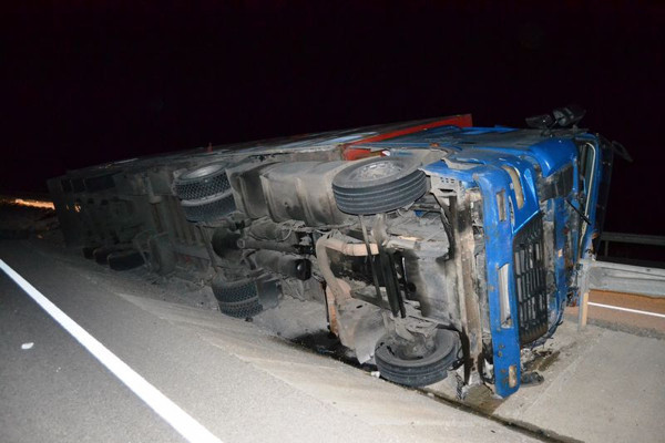 Konya'da bariyere ok gibi saplandı! Cesedi paramparça oldu etrafa saçıldı - Resim: 0