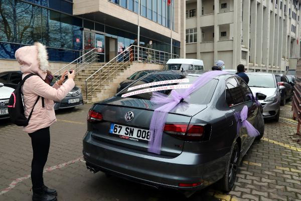 Zonguldak'ta gören telefona sarıldı! Eşinden boşandı aracına yazdığı şaşkına çevirdi - Resim: 2