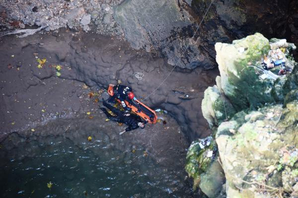 Antalya'da köpeğini gezdirirken gördü şok oldu! 2 saatte çıkardılar - Resim: 0