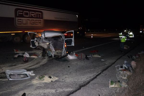 Bolu TEM Otoyolu'nda feci kaza! Olay yerinde hayatını kaybetti - Resim: 0