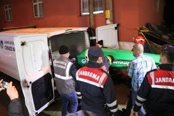 Sakarya'da yangında yürek yakan detay ortaya çıktı: Babam tuvalete doğru... - Resim: 0