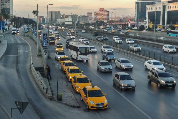 İstanbul'da 4 günlük kısıtlama öncesi trafik! Yoğunluk yüzde 30 azaldı - Resim: 0