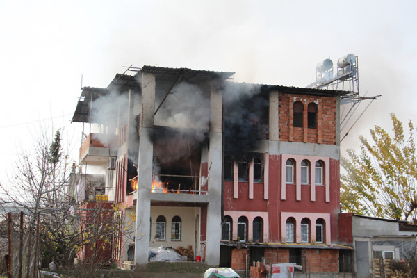 Antalya'dan yürek dağlayan kareler! Yaşlı adam gözyaşlarına boğuldu - Resim: 1