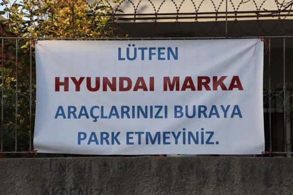 Adana'da bu yazıyı görenler dönüp bir daha bakıyor! Sosyal medyada olay oldu - Resim: 0