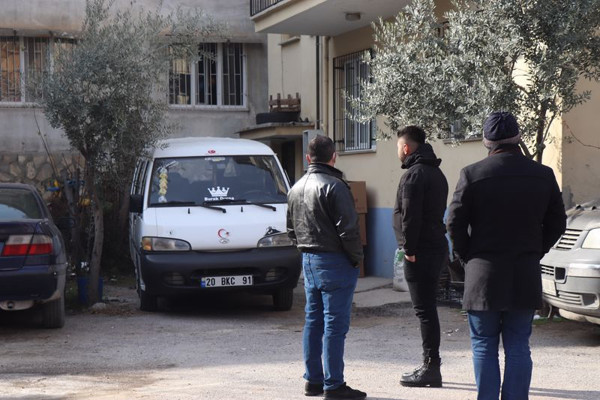 Denizli'de zile bastı bir anda kanlar içinde kaldı! O yazıyı gören şaştı kaldı - Resim: 1