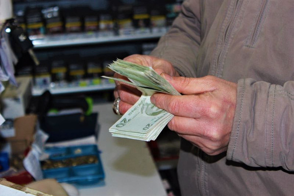 Kocaeli'de utansınlar diye dükkana astı! Yazıyı gören bir daha baktı - Resim: 2