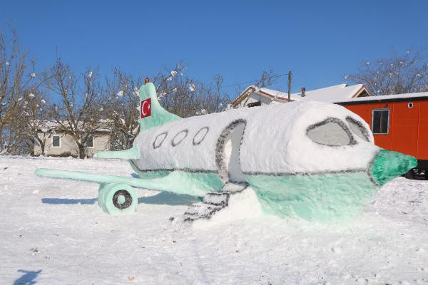 Sakarya'da kardan yapmak için 4 gün uğraştı! Gören hayrete düştü - Resim: 1