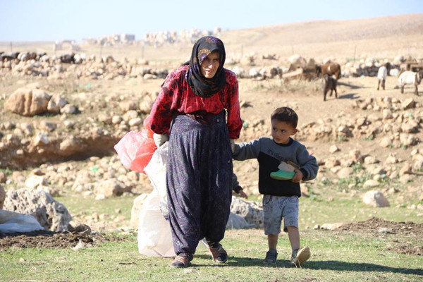 Diyarbakır'da 2 amca kızı aynı adamla evleniyor! Aynı çadırda yaşıyorlar - Resim: 2