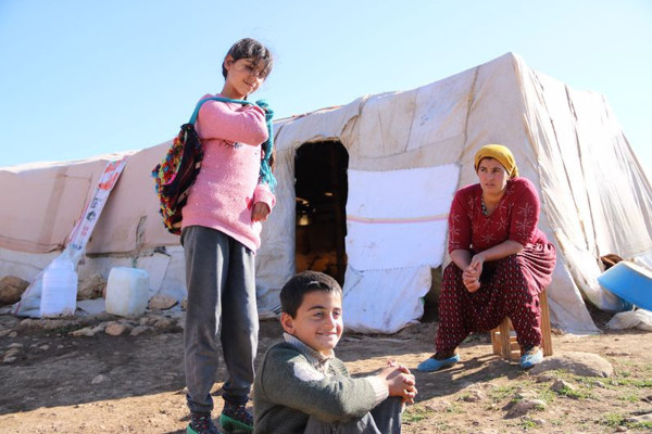 Diyarbakır'da 2 amca kızı aynı adamla evleniyor! Aynı çadırda yaşıyorlar - Resim: 1