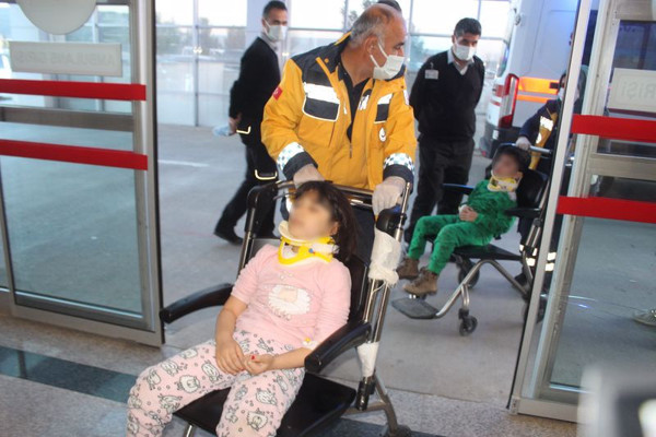 Adıyaman'da iki otomobil çarpıştı: Çok sayıda yaralı var - Resim: 1