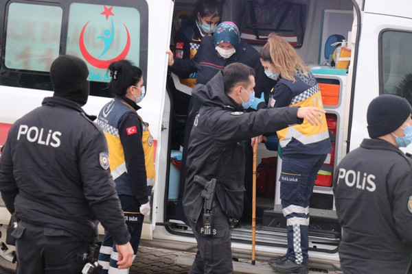 Bolu'da eve alınmayınca intihara kalkıştı! O sözü duydu vazgeçti - Resim: 0