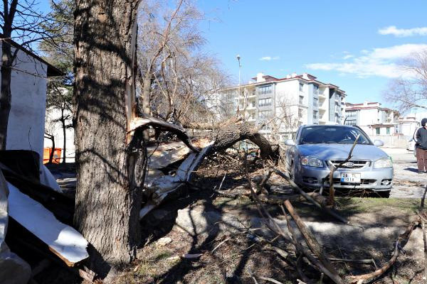 Eskişehir'de saniyeler önce park etmişti bu hale geldi! Gördüğüne inanamadı - Resim: 1