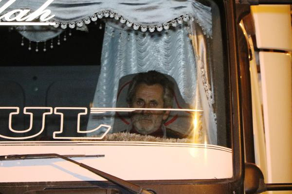 Sakarya'da takla atıp 250 metre sürüklendiler! Söyledikleri pes dedirtti - Resim: 0