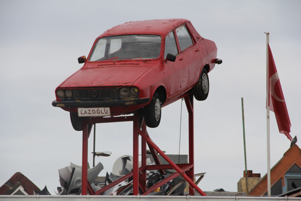 Sinop'ta uçan arabayı görenler hayret etti! Sebebini öğrenen şaştı kaldı - Resim: 0