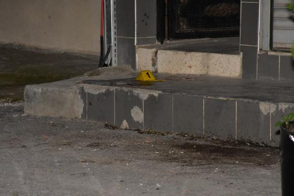 İzmir'de tartışma sopalı bıçaklı kavgaya dönüştü! Kardeş kanı aktı - Resim: 0