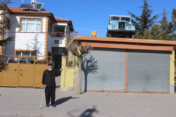 Gören hayrete düştü! Kayseri'de 50 yıllık aracını satmaya kıyamayınca bakın ne yaptı - Resim: 0