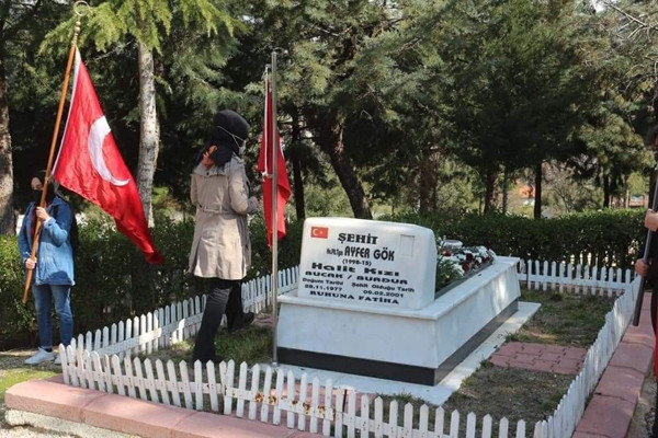 Türkiye'de bir ilkti! Burdur'da mezarı başında dualarla anıldı - Resim: 0