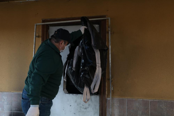 Antalya'da eve girip ışıkla tavana bakınca hayatının şokunu yaşadı! Ekipler harekete geçti - Resim: 0