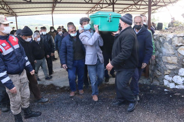 Bursa'da 'kayağa gidiyorum' deyip çıkmıştı! Hatay'da gözyaşlarıyla uğurlandı - Resim: 0