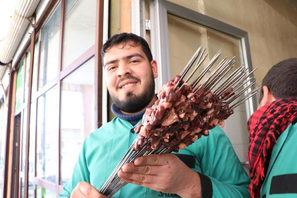 Şanlıurfa'da yasak kalkınca akın ettiler: Onca yol bu lezzet için değdi - Resim: 0