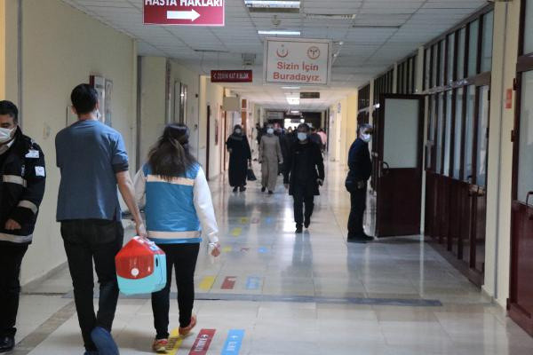 Diyarbakır'dan çok iyi haber! Pandemi hastaneleri de normalleşti; yatan 25 hasta kaldı - Resim: 0