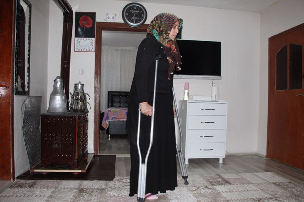 Bingöl'de kazada ölümden döndü! Eve gelen kağıtla dünyasına başına yıkıldı - Resim: 1