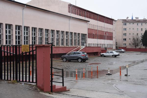 Eskişehir'de Covid-19 alarmı! Öğretmenin testi pozitif çıktı 34 öğrenci karantinaya alındı - Resim: 0