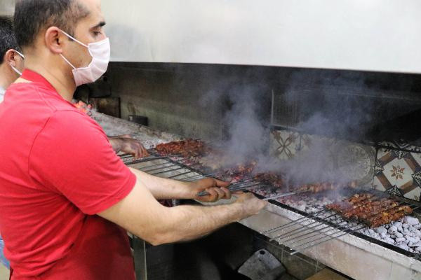 Diyarbakır'da günde 4 ton tüketiliyor! 7 gün 24 saat yeniyor - Resim: 1