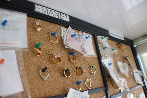 Diyarbakır'da gören şaştı kuyumcudan alkışlanacak hareket! - Resim: 0