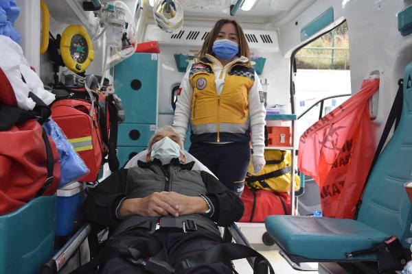 Koronavirüs atlatan paramedik Gülşah: Kaşığı tutamadım, saçlarım döküldü - Resim: 0