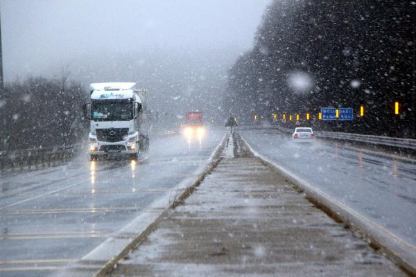 Meteoroloji uyarmıştı! Bolu Dağı'nda kar yağışı başladı - Resim: 0