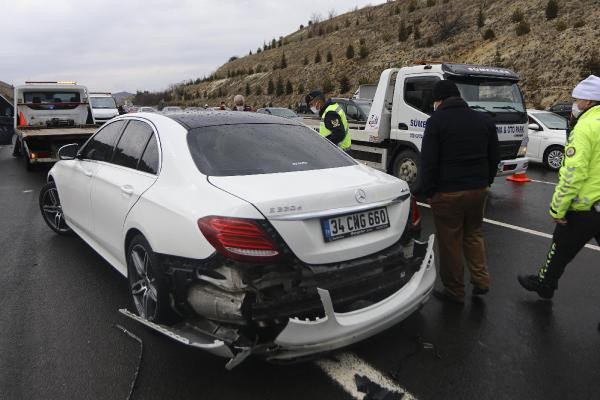 Ankara'da TEM otoyolunda zincirleme kaza! 9 araç birbirine girdi 4 ölü var - Resim: 1