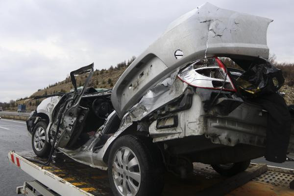 Ankara'da TEM otoyolunda zincirleme kaza! 9 araç birbirine girdi 4 ölü var - Resim: 3