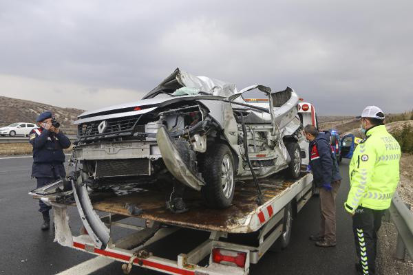 Ankara'da TEM otoyolunda zincirleme kaza! 9 araç birbirine girdi 4 ölü var - Resim: 0