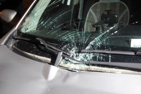 Bolu'da feci olay! Üçüncü kattan otomobilin üzerine düşen kadın yaralandı - Resim: 0