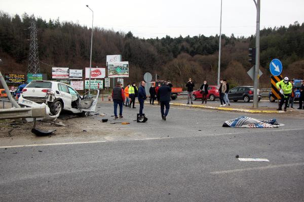 Bolu'da otomobiller çarpıştı! Ölen kişinin yakınları kaza yerinde gözyaşı döktü - Resim: 1