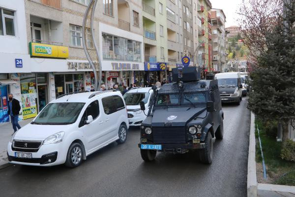 Vakalar 2 kat arttı! Hakkari'de polis zırhlı araçlardan uyarı yapıyor - Resim: 0