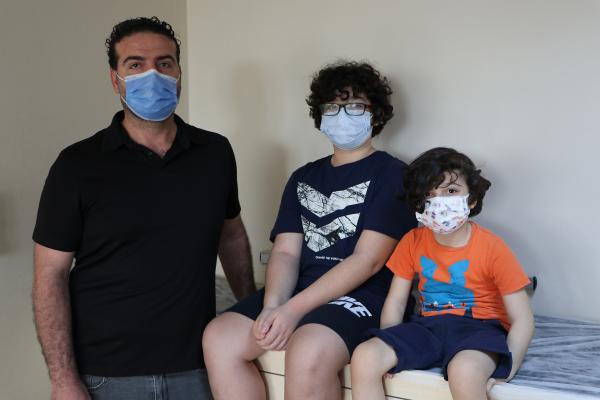 Çocukların sürekli parmakları deliniyor büyük acı yaşıyorlar! 1500 TL maliyeti var - Resim: 0