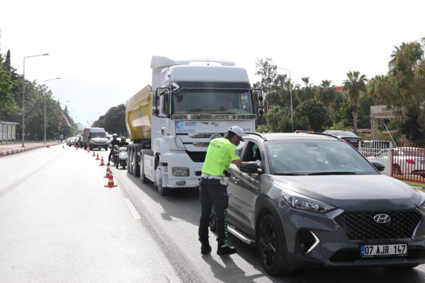Antalya'da gençlerin sigara yalanı polise takıldı! Meğer 187 kilometrelik... - Resim: 1