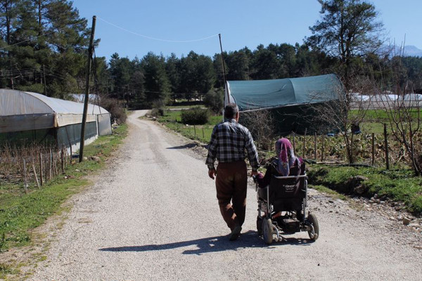 Kendi kızı bile bakmadı! Burdur'da yürek sızlatan aşk hikayesi: Simit alacak param olmadı - Resim: 0