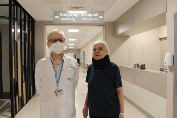 İzmir'de kol ağrısıyla gittiği gerçeği öğrenince şaştı kaldı: Günlerce uyayamıyordum - Resim: 0