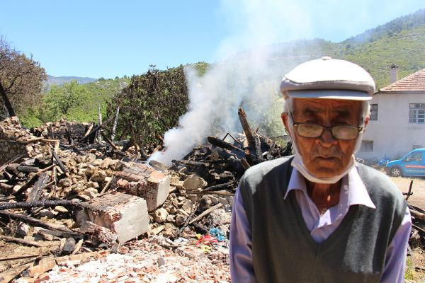 Burdur'da yaşlı adam gözyaşlarına boğuldu sözleri yürek burktu - Resim: 0