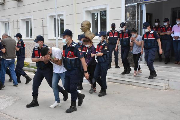 İzmir'de 'Ayrancılar mini Kolombiya'ya baskın! Ele geçirilenler şok etti - Resim: 0