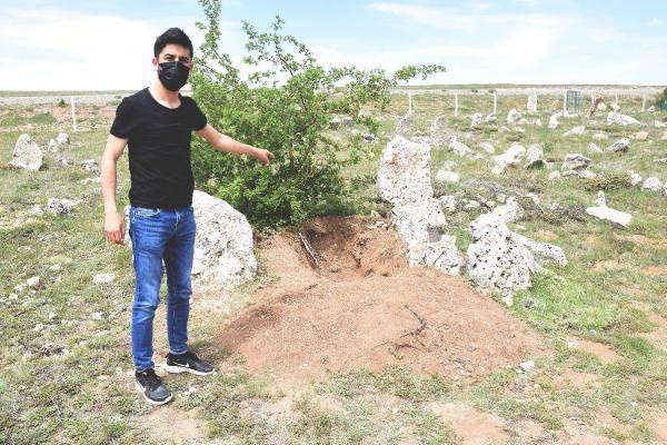 Sivas'ta eve dönmeyince acı gerçek ortaya çıktı! İtiraf geldi: İki mezarın arasına... - Resim: 0
