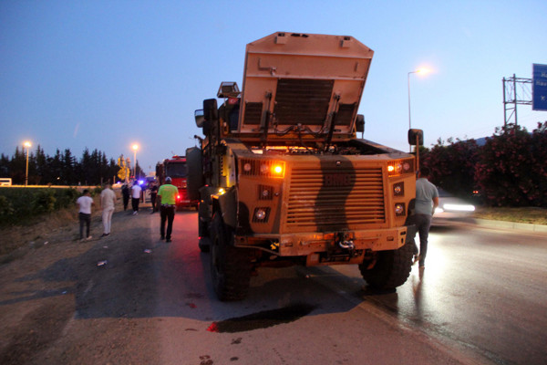 Hatay'da 3 araç birbirine girdi! Feci kazada ölüler ve yaralılar var - Resim: 1