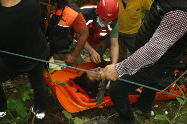 Trabzon'da gezintinin sonu kötü bitti! 80 metreden düştü: Ekipler seferber oldu - Resim: 1
