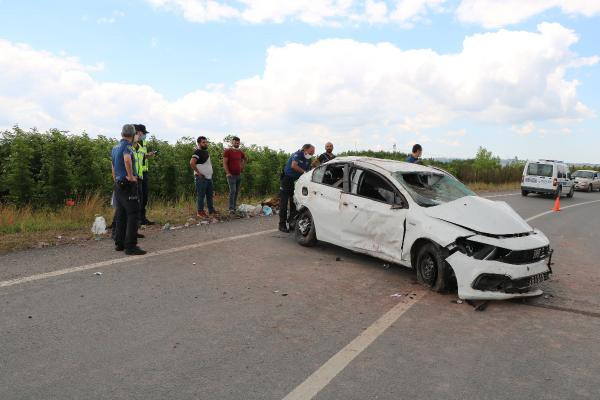 Sakarya'da feci kaza! 30 metreden yuvarlandı: Arka camdan fırladı - Resim: 1