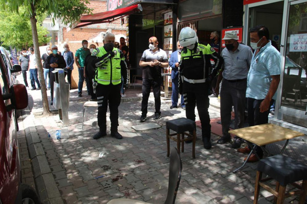 Bolu'da cadde ortasında dehşet saçtı! Kanlar içinde yere yığıldı - Resim: 0