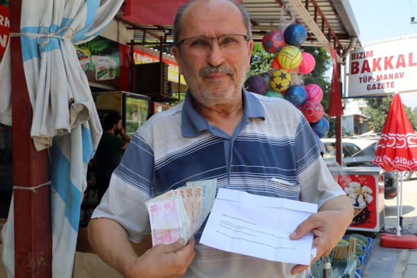 Antalya'da 8 yıl sonra gelen notu açınca şok oldu: Dikkatli aç ve oku - Resim: 1